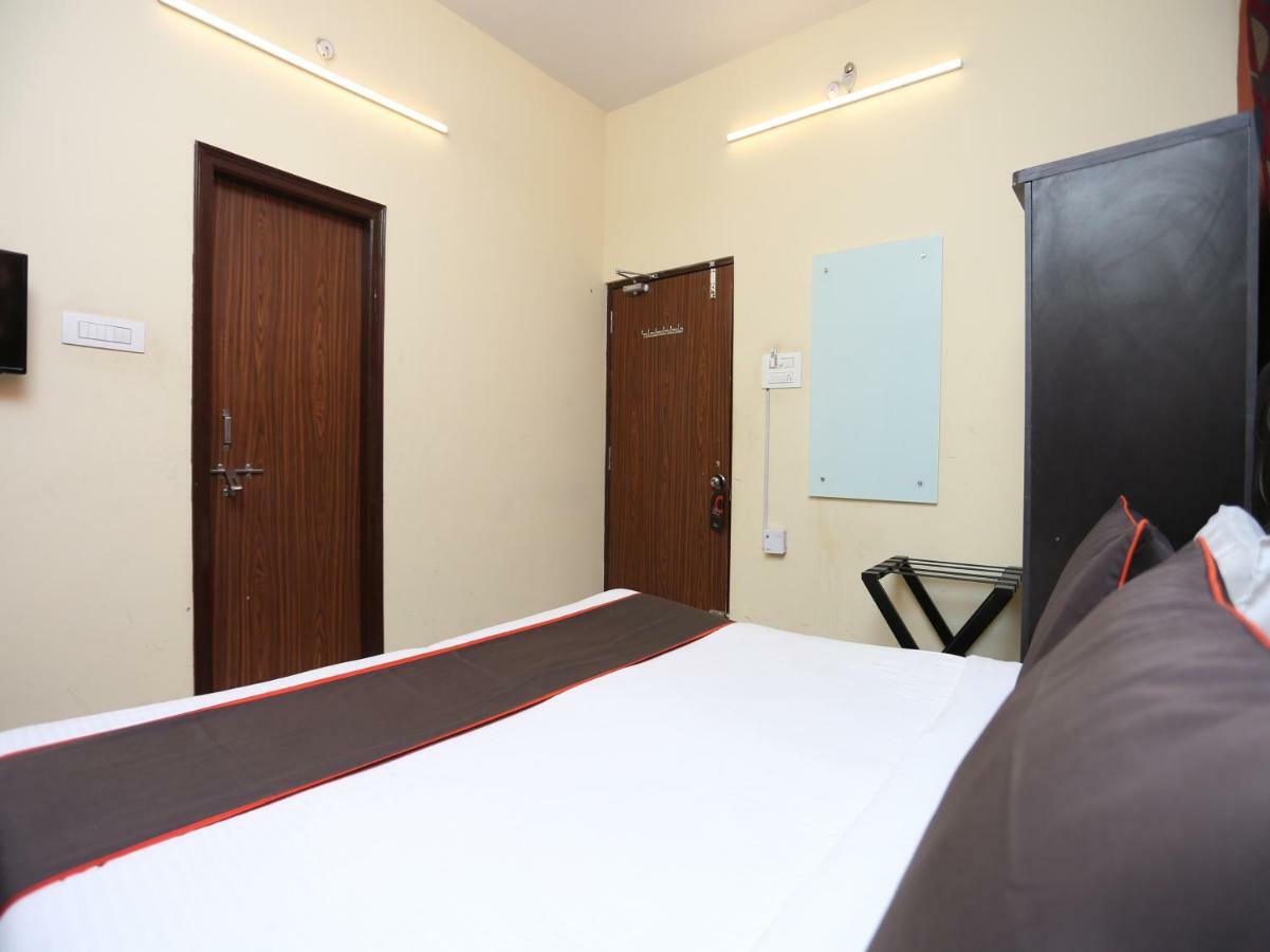 Hotel Aparajita Varanasi Eksteriør bilde