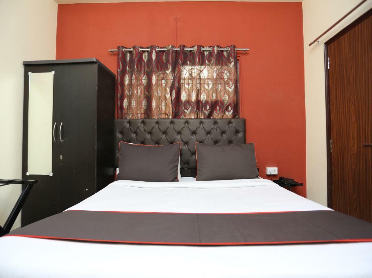 Hotel Aparajita Varanasi Eksteriør bilde
